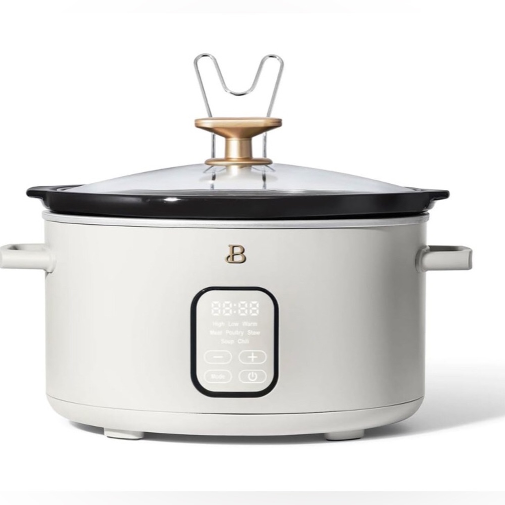 NWT Beautiful 6 Qt Programmable Slow Cooker | Color- White icing.